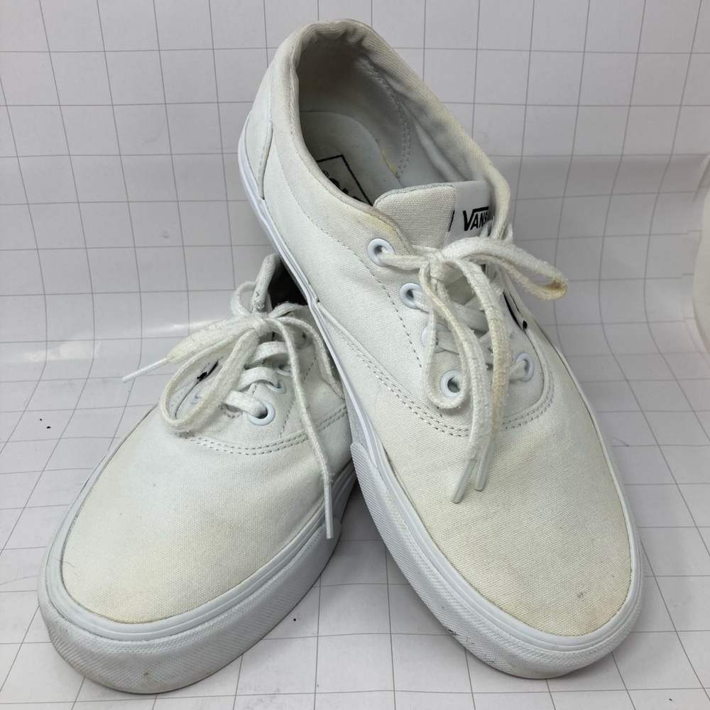 Vans 8.5 Classic White Lace-Up Sneakers